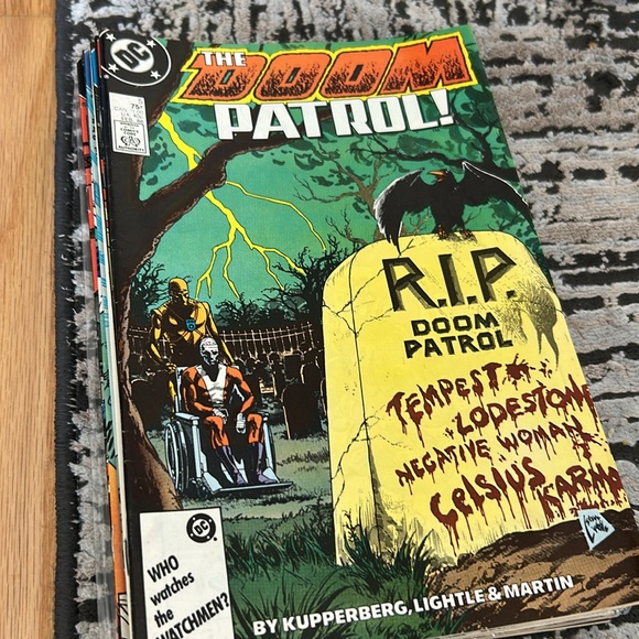 Comic Books - Picture 2 of 4